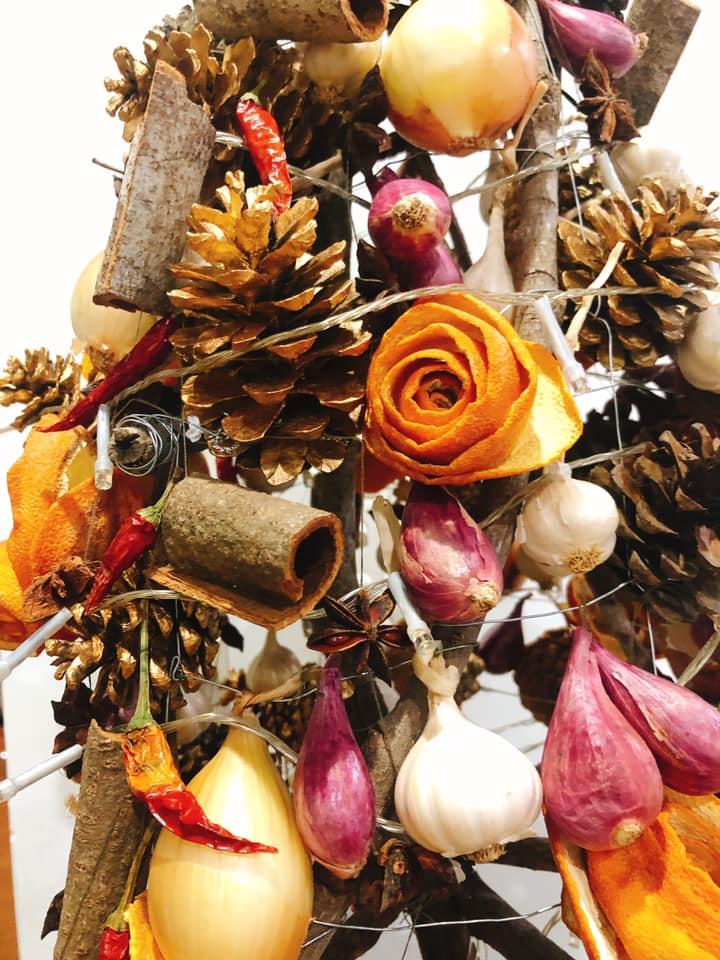 Mẹ 8X tự tay làm cây thông Noel hành tỏi, độ sáng tạo khiến hội chị em nể phục-4