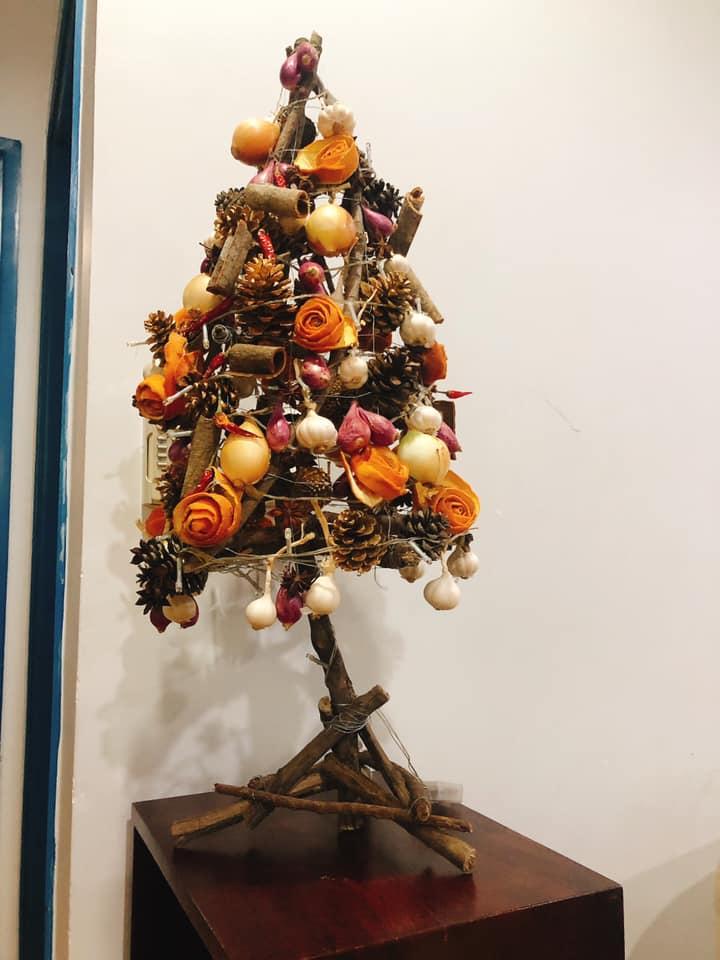 Mẹ 8X tự tay làm cây thông Noel hành tỏi, độ sáng tạo khiến hội chị em nể phục-6