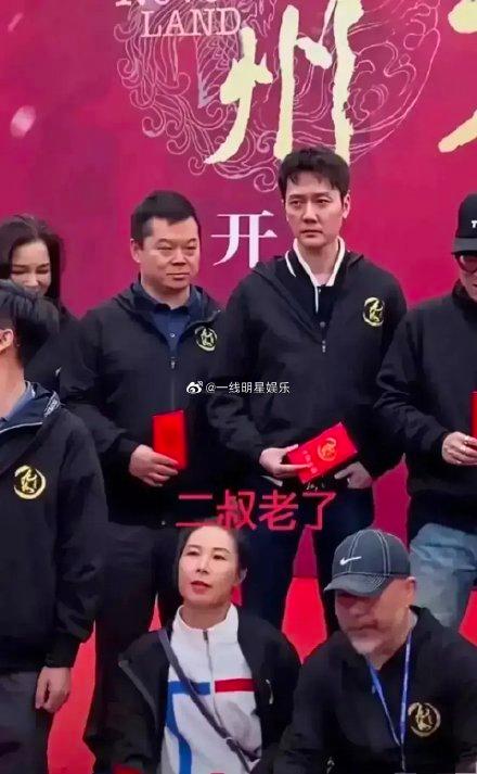 Phùng Thiệu Phong lộ ảnh già khọm, da nhăn mắt thâm quầng, netizen chê không xứng với Triệu Lệ Dĩnh-4