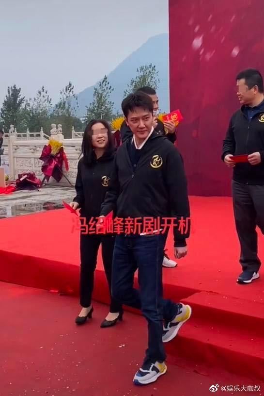 Phùng Thiệu Phong lộ ảnh già khọm, da nhăn mắt thâm quầng, netizen chê không xứng với Triệu Lệ Dĩnh-5