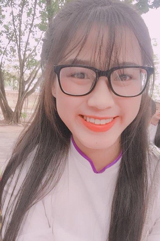 Loạt ảnh ô mai chưa từng công bố của Hoa hậu Đỗ Thị Hà: Đôi chân dài vượt trội-7