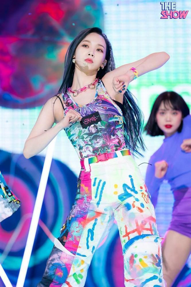 Vừa ra mắt, nữ thần tượng này đã được khen body đỉnh nhất Kpop-13