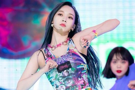 Vừa ra mắt, nữ thần tượng này đã được khen body đỉnh nhất Kpop