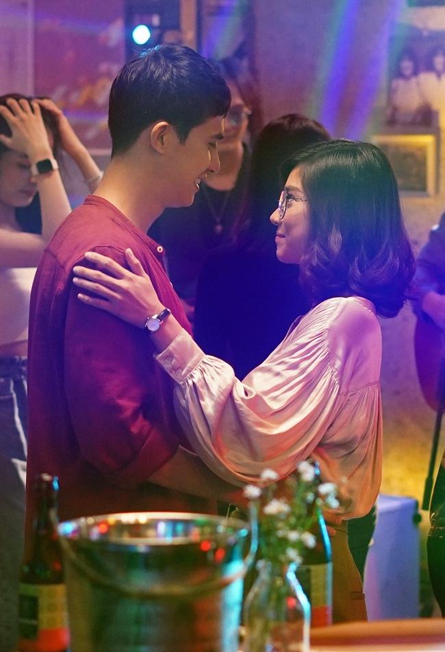 Hậu trường vui nhộn hé lộ chuyện tình của cặp đôi mới trên màn ảnh Việt-1