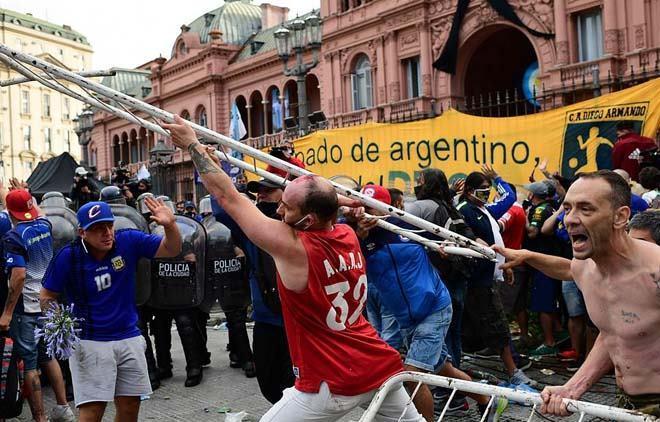 Đám tang huyền thoại bóng đá Diego Maradona: Tiếc thương hóa bạo động-5