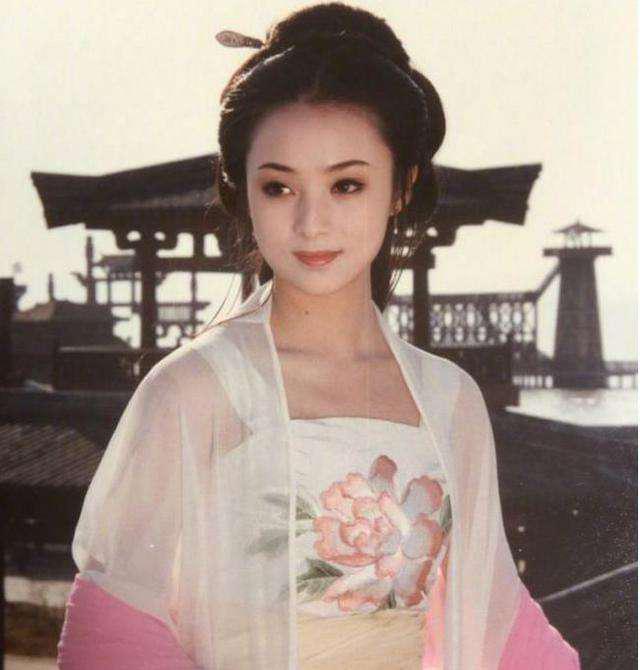 Tây Thi đẹp nhất màn ảnh Tưởng Cần Cần xuống sắc ở tuổi 45-5