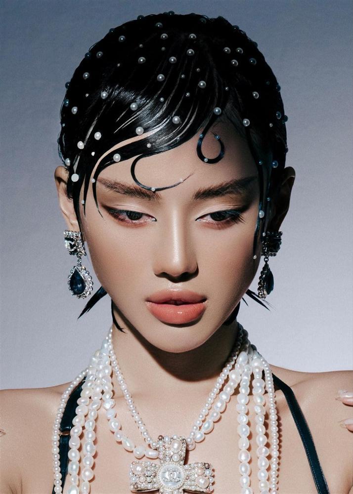 Hương Tràm hậu thẩm mỹ xinh xuất sắc - Thụy Vân mặt lộ nguyên chảo dầu-7