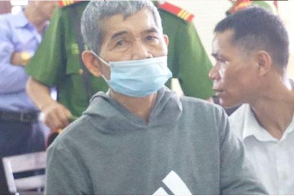 Lão già 70 tuổi giở trò đồi bại với bé gái hàng xóm đang ngồi học bài 1 mình-1