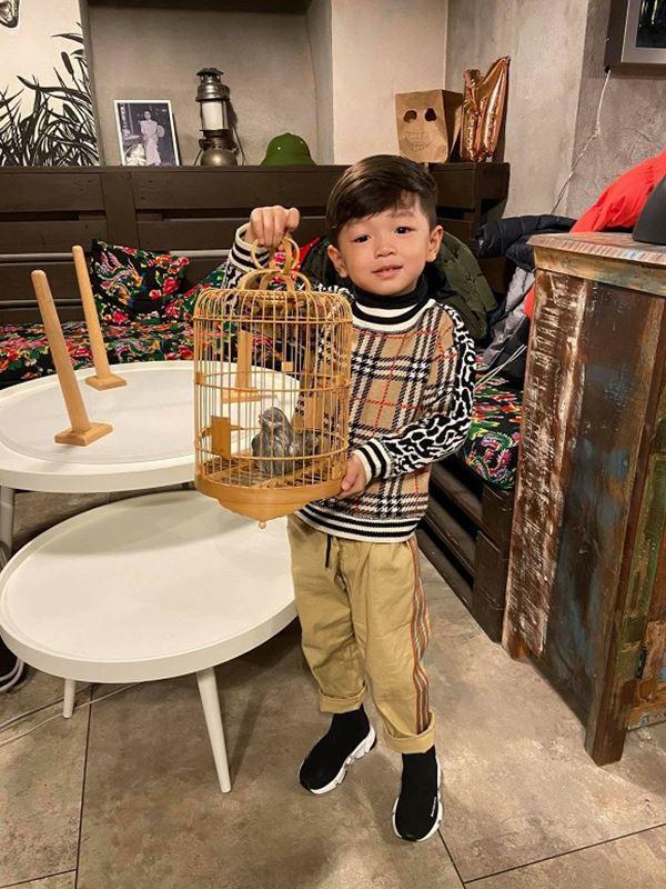 Cho vợ Kỳ Hân sinh con tại Séc, Mạc Hồng Quân khiến ai nấy bất ngờ khi tiết lộ cuộc sống nơi xứ người-5