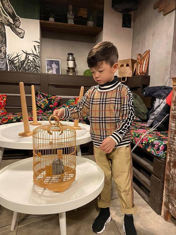 Cho vợ Kỳ Hân sinh con tại Séc, Mạc Hồng Quân khiến ai nấy bất ngờ khi tiết lộ cuộc sống nơi xứ người-6