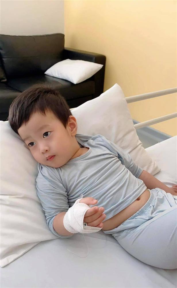 Việt Anh hoảng sợ khi 1 đêm ôm con chạy 3 bệnh viện-1