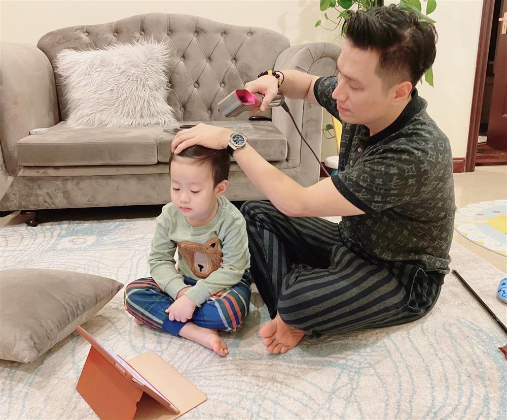 Việt Anh hoảng sợ khi 1 đêm ôm con chạy 3 bệnh viện-2