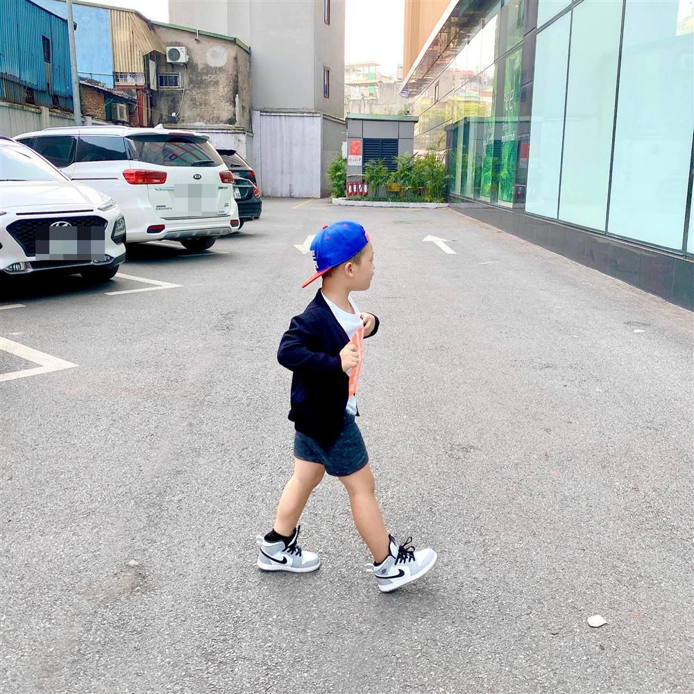 Không hổ danh là sao nhí được yêu mến, con trai Ly Kute càng lớn càng khí chất-3