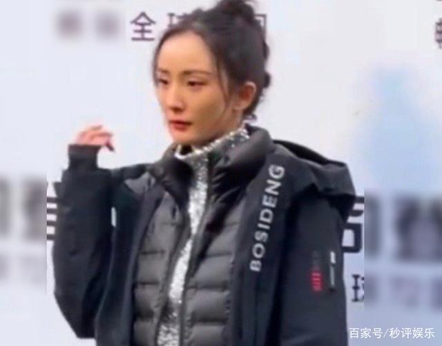 Lộ nhan sắc thật trong loạt hình người qua đường chụp, Dương Mịch gây bất ngờ vì gương mặt như già đi 10 tuổi-4