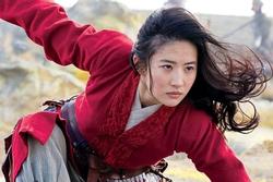 Bị chỉ trích diễn xuất trong 'Hoa Mộc Lan', Lưu Diệc Phi được đạo diễn Trương Kỷ Trung lên tiếng bảo vệ