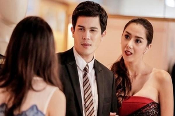 Ngán ngẩm nhìn cảnh tiểu tam khóc thút thít bên vỉa hè vì theo đuổi trai sắp cưới vợ không thành-2