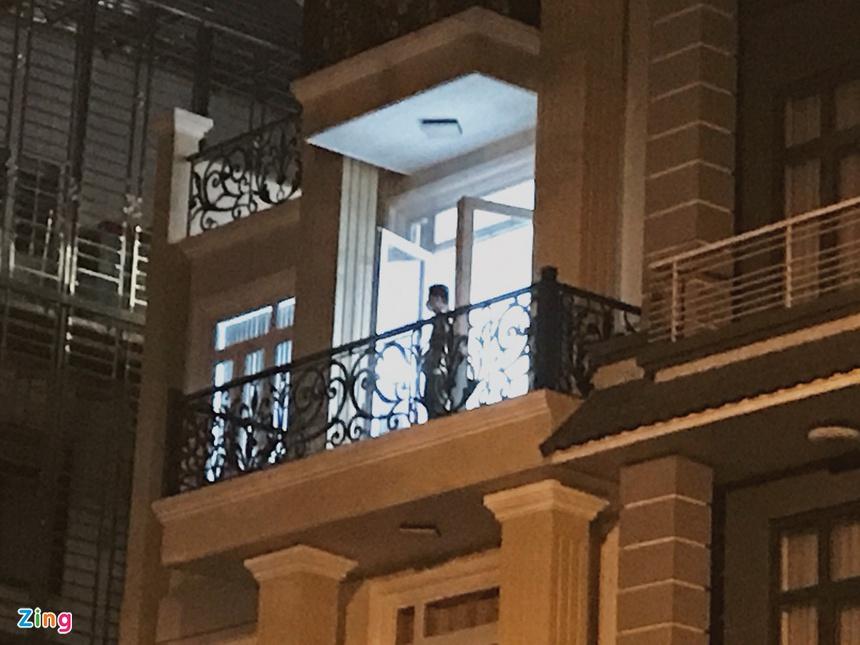 Cảnh sát phong tỏa nơi phát hiện thi thể người trong vali-3