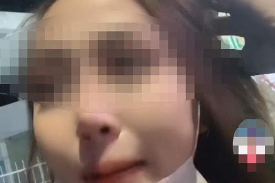 Ngán ngẩm nhìn cảnh 'tiểu tam' khóc thút thít bên vỉa hè vì theo đuổi trai sắp cưới vợ không thành