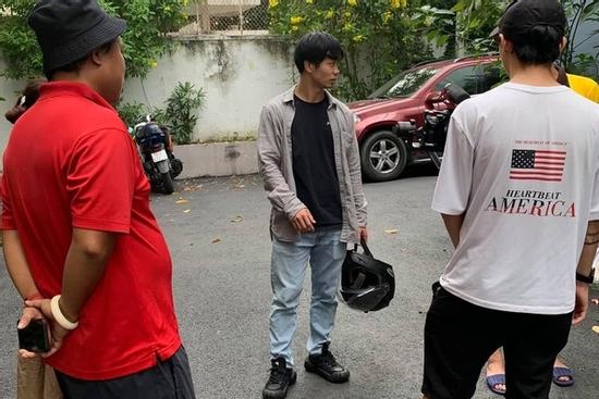 Công Phượng làm xe ôm trong phim đám cưới của Đông Triều