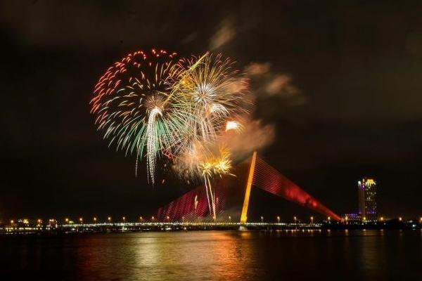 TP.HCM xin bắn pháo hoa chào mừng Tết Dương lịch 2021-2