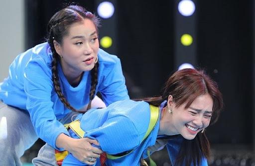 Lan Ngọc hôn môi Lâm Vỹ Dạ và những trò lố trên game show Việt-1