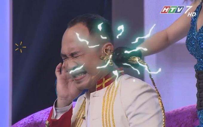 Lan Ngọc hôn môi Lâm Vỹ Dạ và những trò lố trên game show Việt-4