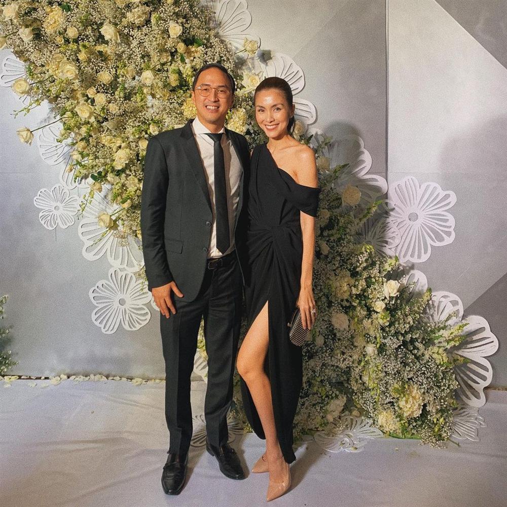 Sánh bước bên ông xã, Hà Tăng lên đồ xuất sắc bảo sao Louis Nguyễn nghiện vợ đến thế-6