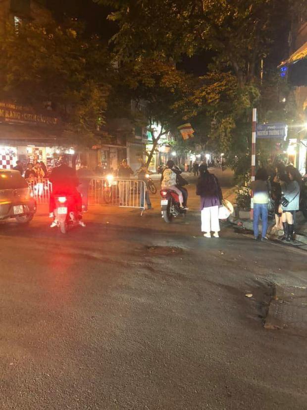 Hà Nội: Thi công nền móng phát hiện vật thể nghi là bom, lập chốt phong tỏa phố Cửa Bắc-2