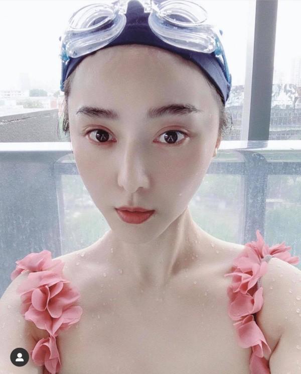 Choáng ngợp làn da mộc 100% của Phạm Băng Băng, chị em đôi mươi còn kém xa-1