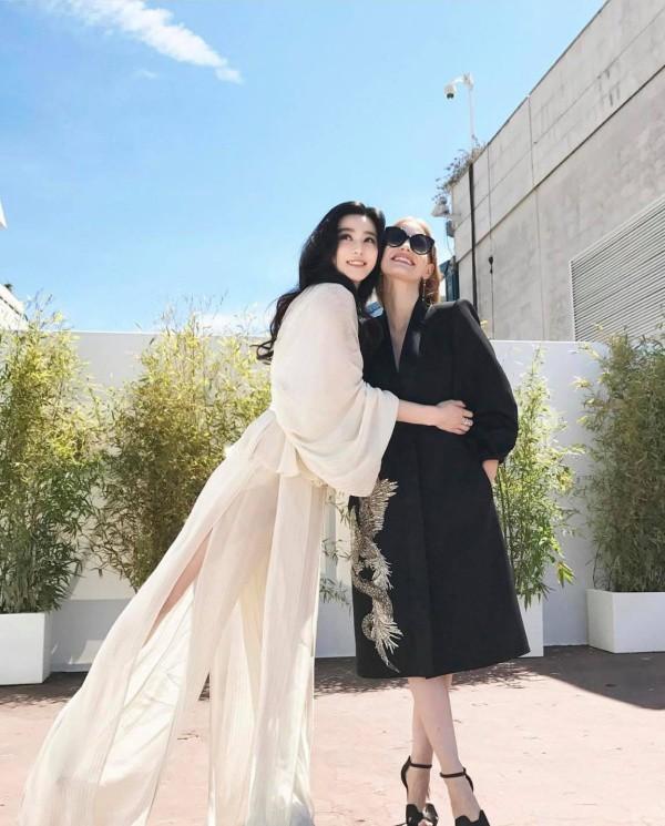 Choáng ngợp làn da mộc 100% của Phạm Băng Băng, chị em đôi mươi còn kém xa-5