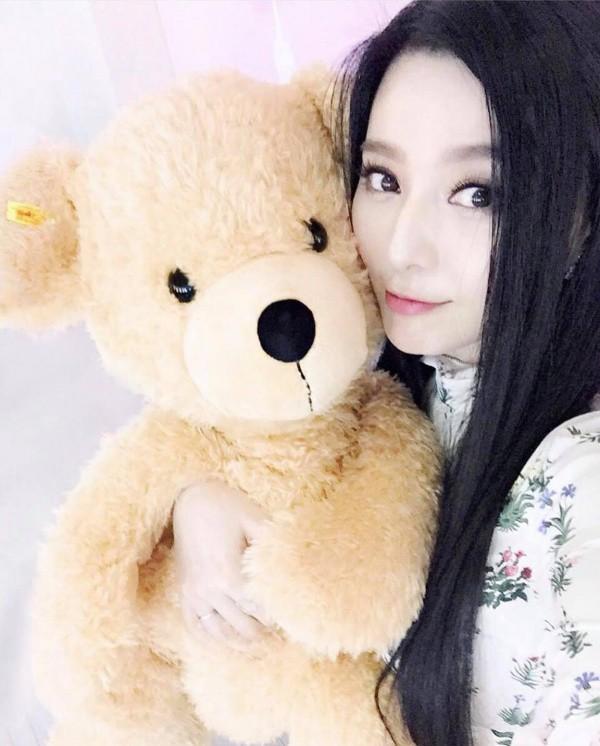 Choáng ngợp làn da mộc 100% của Phạm Băng Băng, chị em đôi mươi còn kém xa-7