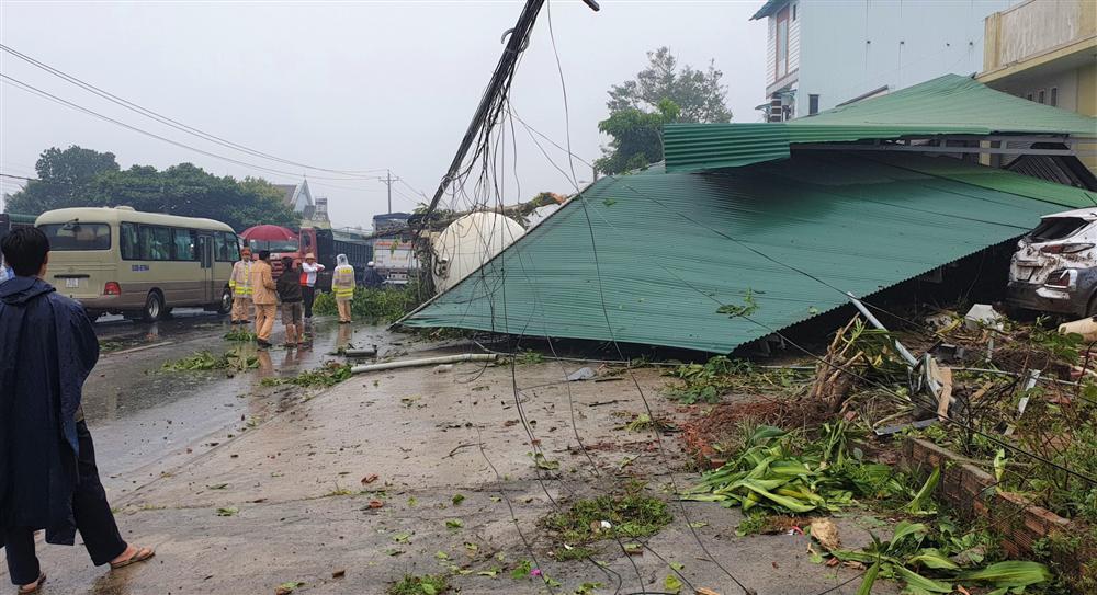 Xe bồn chở gas lao vào nhiều nhà dân trên Quốc lộ 20, gây cảnh tượng kinh hoàng-1