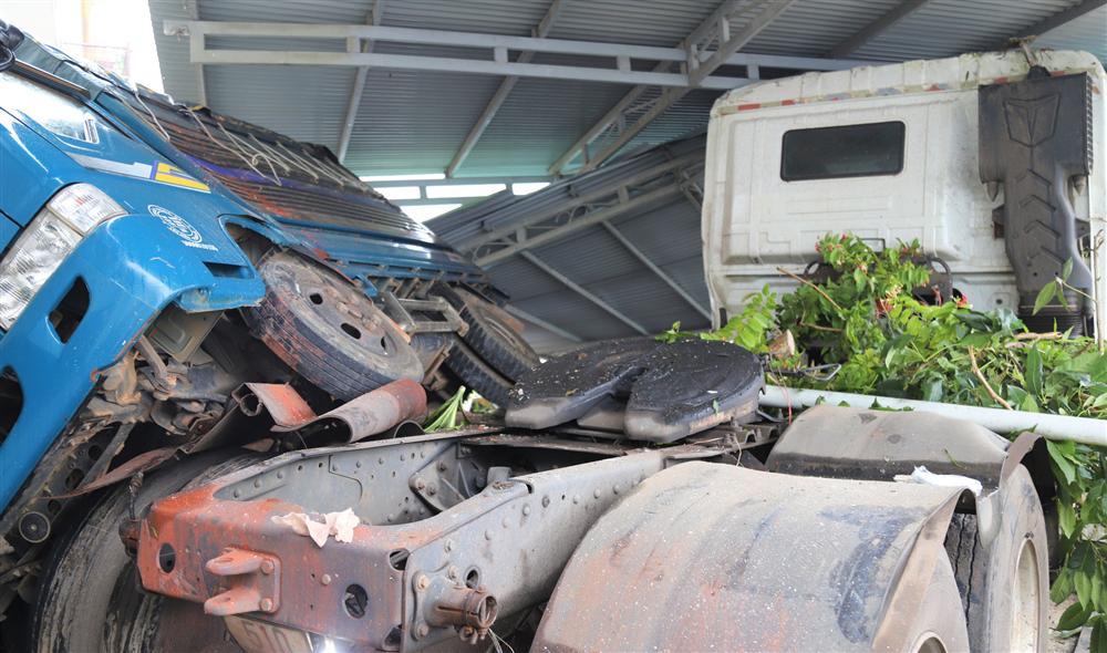 Xe bồn chở gas lao vào nhiều nhà dân trên Quốc lộ 20, gây cảnh tượng kinh hoàng-2