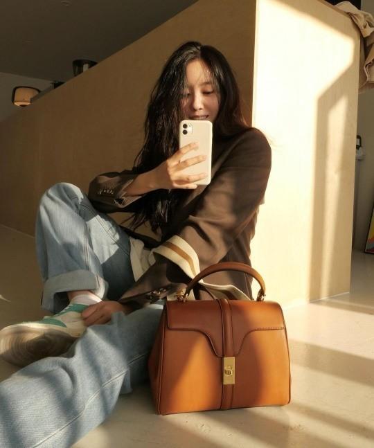 Style sao Hàn tuần qua: G-Dragon râu ria xồm xoàm, Lisa diện set đồ trăm triệu-9