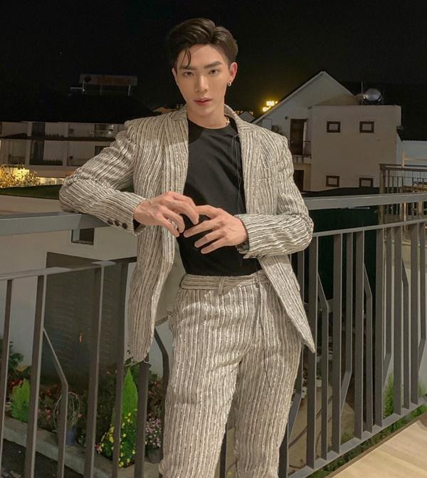 Erik "thả thính": "Em không phải là thứ Sáu, thứ Bảy. Em là thứ anh yêu".