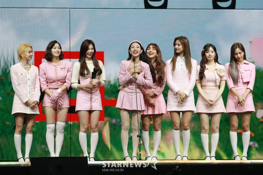 AAA 2020 đã qua 1 ngày vẫn âm ỉ cuộc chiến sứt đầu mẻ trán các fandom-3