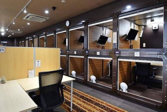 Khách sạn con nhộng được biến thành văn phòng làm việc tại Nhật Bản