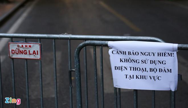 Người dân không dùng điện thoại trong phạm vi 200 m từ quả bom-1