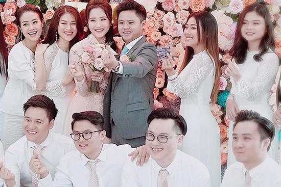 Dàn phù dâu, phù rể toàn trai đẹp gái xinh lộ diện trong đám hỏi Phan Thành - Xuân Thảo