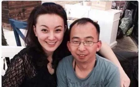 Nam diễn viên xấu nhất Cbiz: Sở hữu khối tài sản khủng và hôn nhân hạnh phúc bên vợ đẹp-2