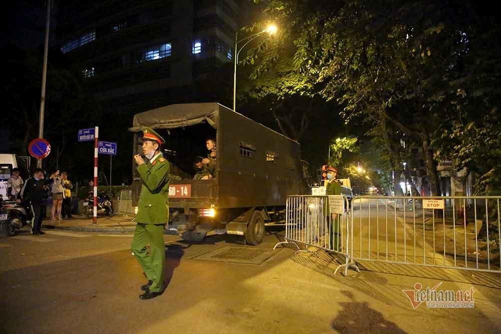 Quả bom 340kg được di dời trong đêm, người dân Trúc Bạch đã về nhà-1