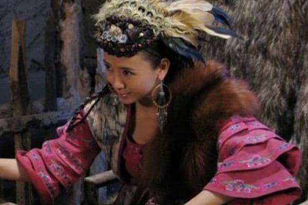 Hoa hậu đẹp nhất châu Á đóng phim nóng, kết hôn với chồng giàu có nhưng bị phản bội-3