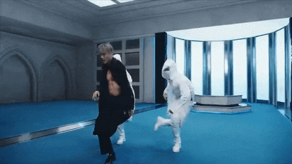 Kai sexy nghẹt thở, khoe thân táo bạo, liệu đã xứng đáng khi bắt fan đợi suốt 8 năm?-4