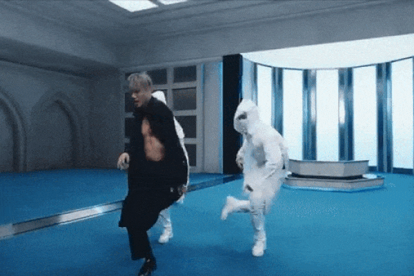 Backup dancer của Kai khiến MXH chao đảo với nhan sắc vượt mặt nhiều Idols-7