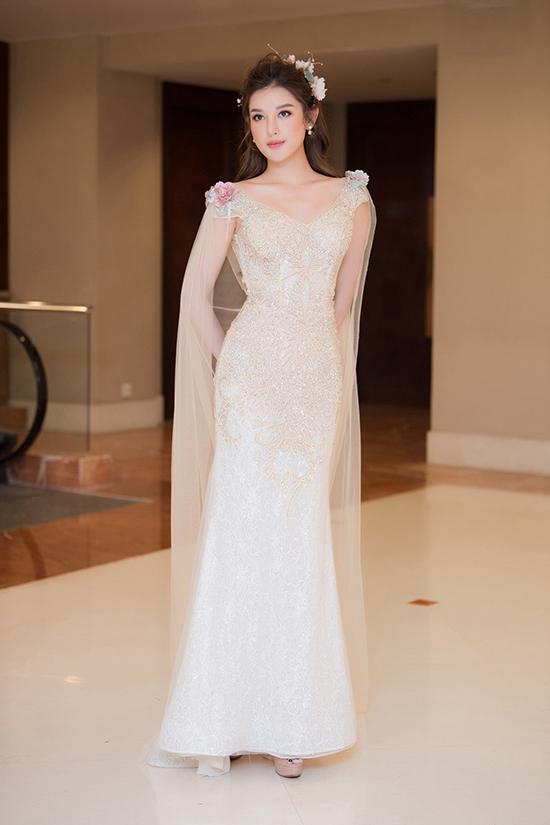 Huyền My hội ngộ mẹ con Hồng Quế trên sàn catwalk-1