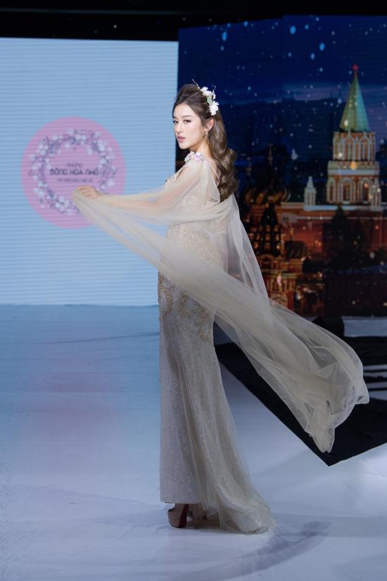 Huyền My hội ngộ mẹ con Hồng Quế trên sàn catwalk-4