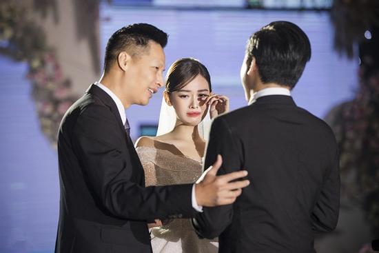 Ảnh hiếm bên chú rể của Á hậu Tường San trong đám cưới riêng tư