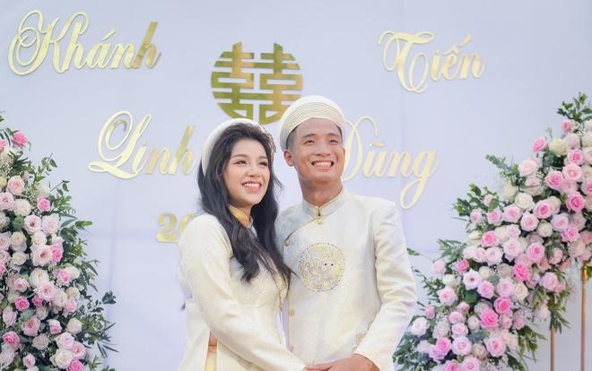 Vợ chồng trung vệ Bùi Tiến Dũng vào TP.HCM chụp ảnh cưới, fan lo lắng hôn lễ sẽ bị ảnh hưởng bởi Covid-19-4