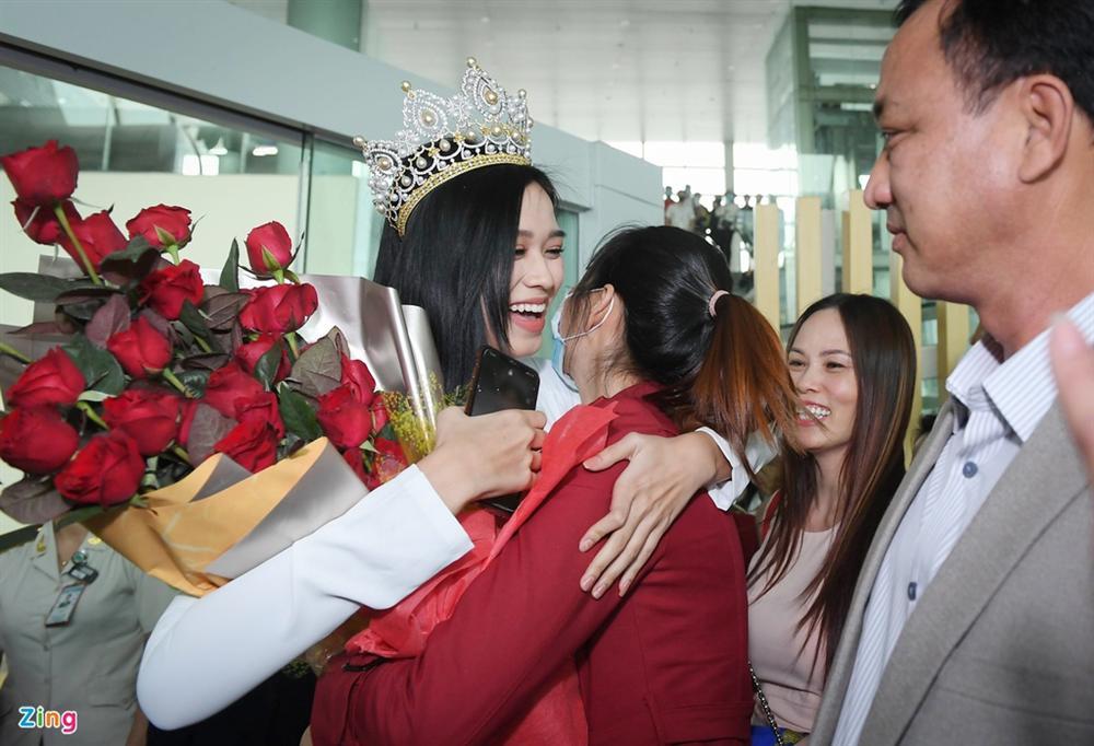 Hoa hậu Đỗ Thị Hà được chào đón khi về Thanh Hóa-3