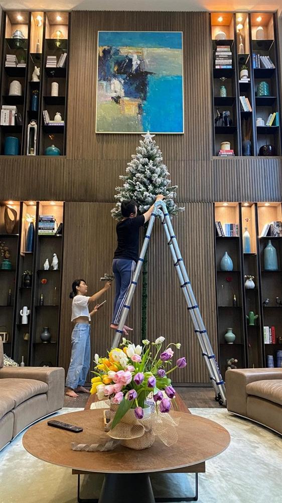 Sao Việt trang trí nhà cửa đón Giáng sinh: Không ai chịu chơi hơn Ngọc Trinh-1